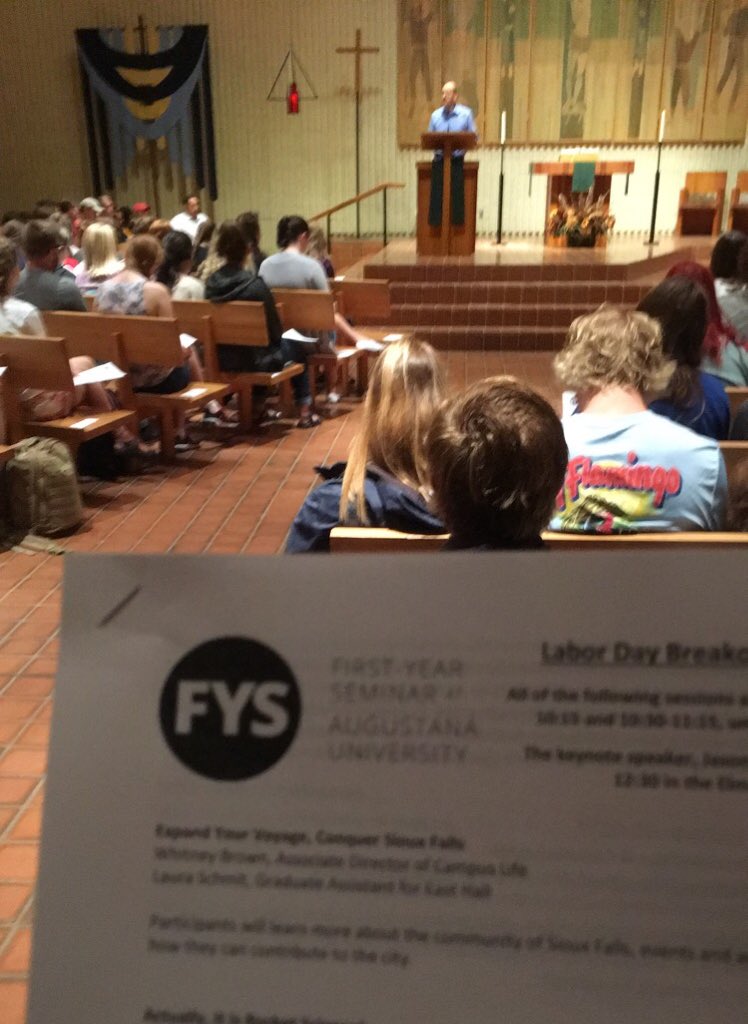 MitchKinsinger's tweet photo. Dr. Stephen Minister welcomes the class of ‘22 to the First-Year Seminar @AugustanaSD #ShipJoined #GoingViking https://t.co/ielakLXxe0