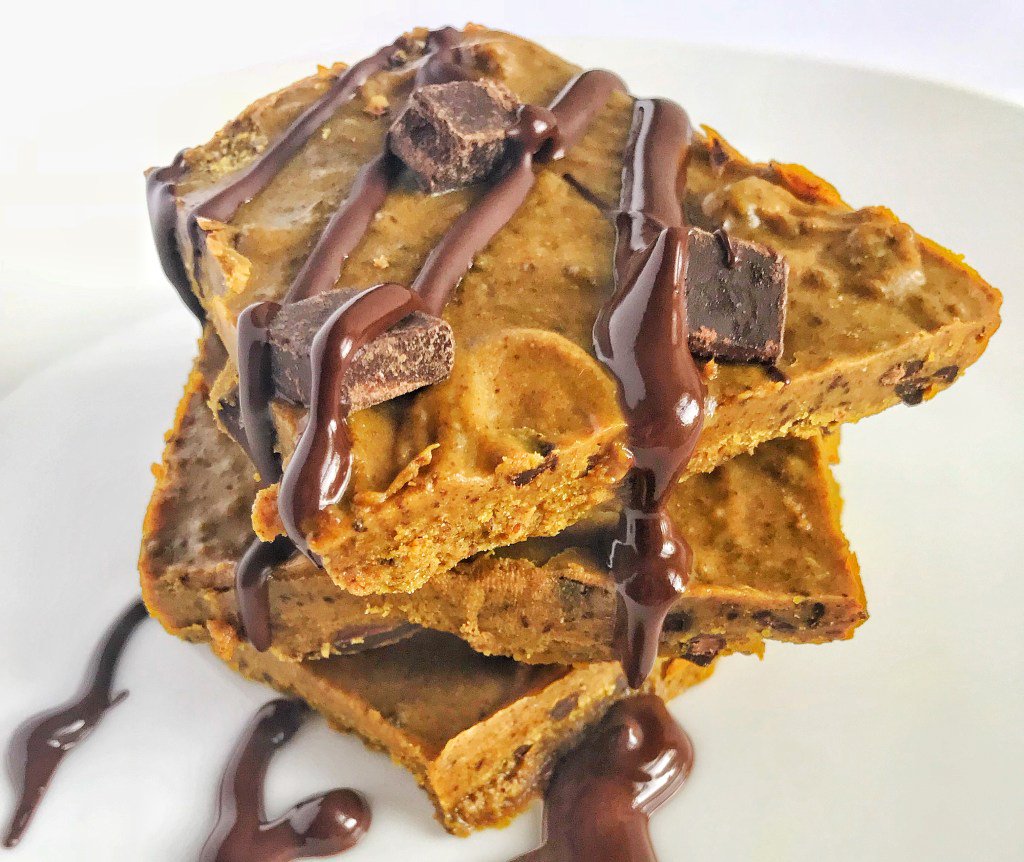riseandyum's tweet photo. No Bake Energy Bars with Chocolate and Turmeric https://t.co/XX8LSMzNsO https://t.co/df5IK272RF