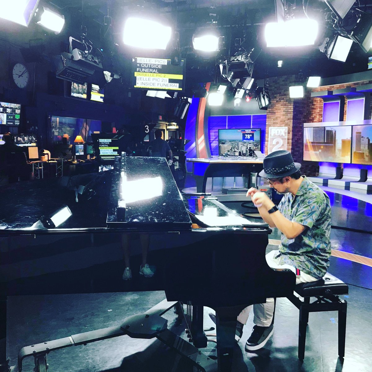 1000hometown's tweet photo. #wjbk @detroitjazzfest 楽しかった!腹減った!made it! Fun live aired on channel 2,WJBK, Fox. #fox2morning https://t.co/AT5eBV8d4v