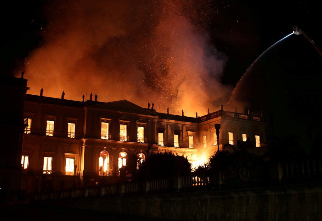 Ilisp_org's tweet photo. Responsável pelo Museu Nacional, UFRJ preferiu captar dinheiro para criar rádio https://t.co/dPrUutRJT6 https://t.co/0de7FnwQ3e