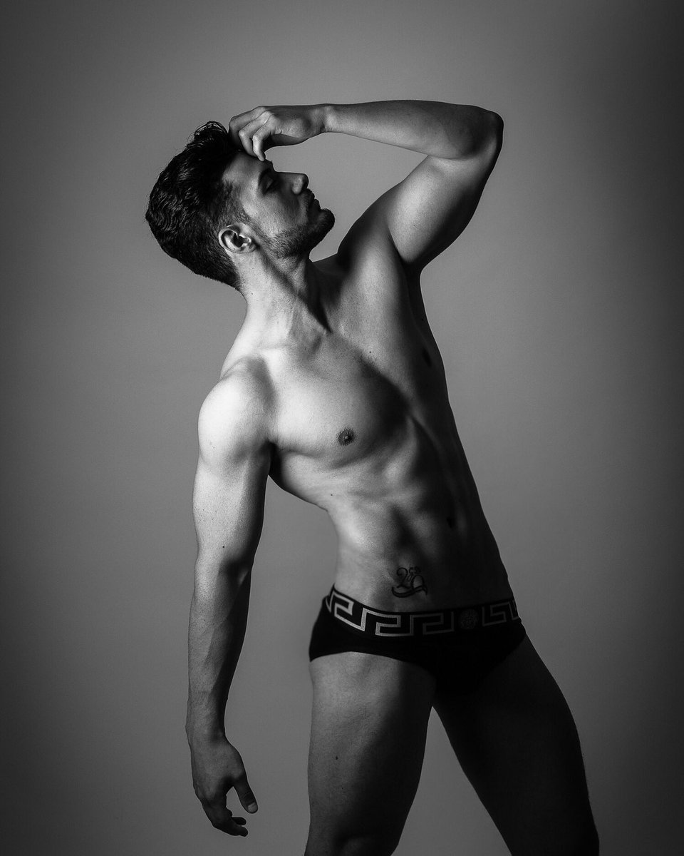 gildomani's tweet photo. Uno no conoce los limites hasta que los explora.
๐ถ๐ธโ๏ธ๐ธ๐ถ
#versace #versaceunderwear #versacebeachwear #versacemedusa #versacemen #model #fashion #versaceintensive #malebeauty #versacemodel #men #photo #body #fitness GD https://t.co/uVhYtDxmXE