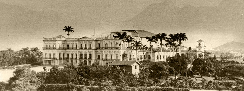 martinhagatosa's tweet photo. Um país que não investe em educação, em cultura é uma #TragediaAnunciada a perda do Museu Nacional é resultado dessa falta de investimento. https://t.co/2SIoFdlj9G