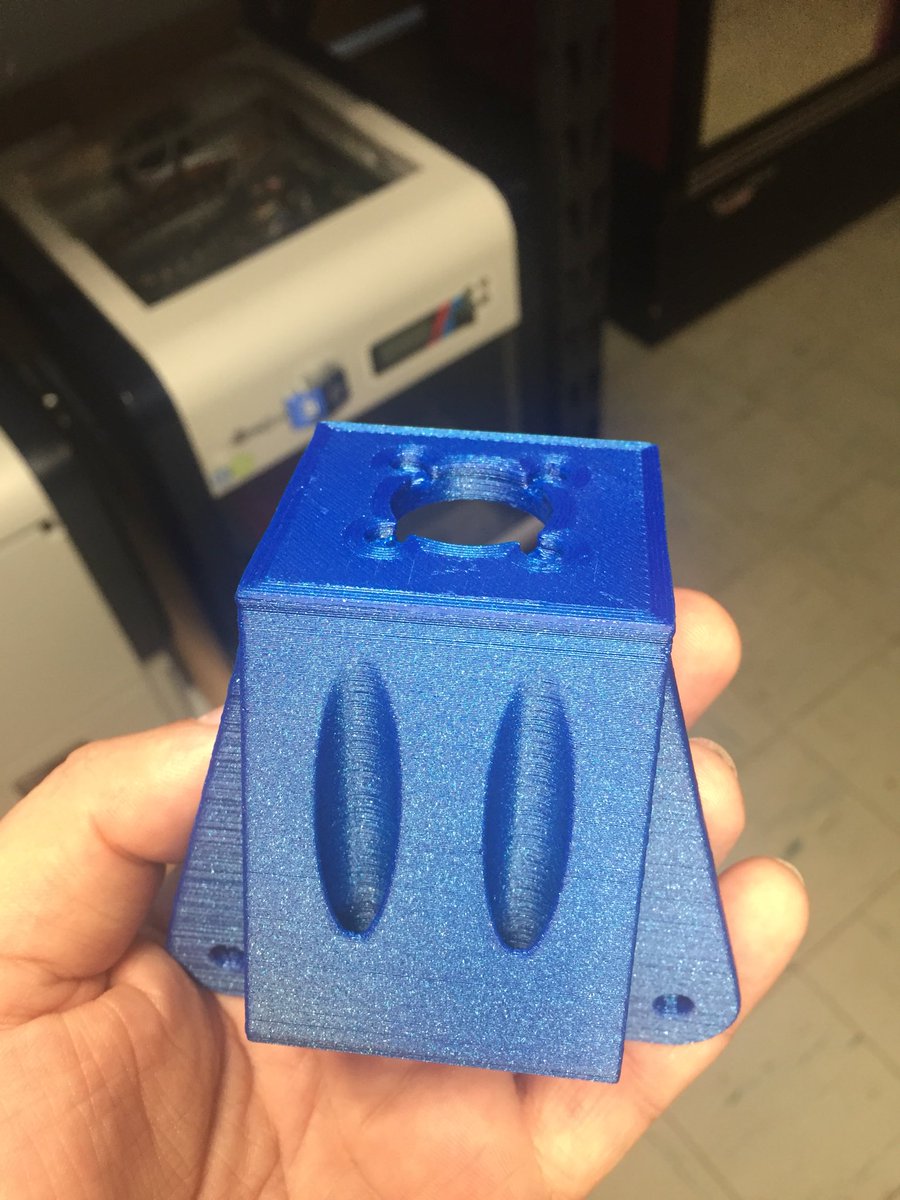 NAK3DDesigns's tweet photo. Printing parts for my next printer build. @Proto_pasta love this #highfiveblue https://t.co/W956c8i5Jn