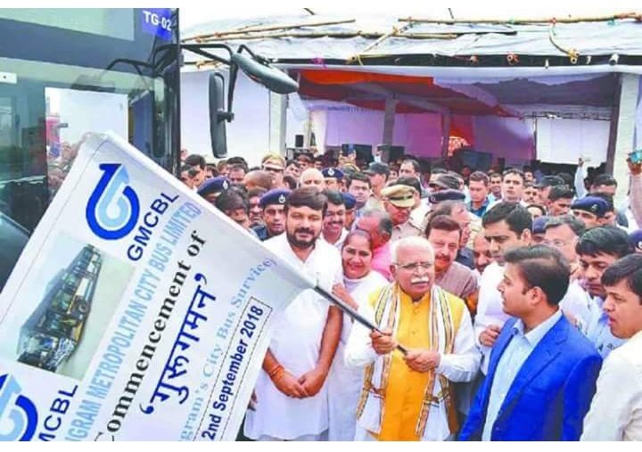 gurugaman's tweet photo. Haryana CM Shri Manohar Lal signals the start of Gurugaman City Bus Service from Sector 10 Bus Depot, Gurugram. https://t.co/Ix4CJcMPxf