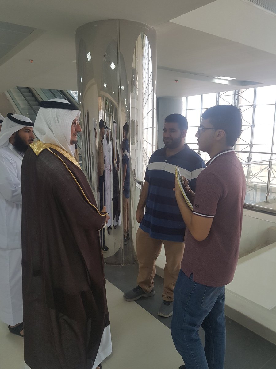 PR_UHF's tweet photo. اليوم الثاني على التوالي معالي #مدير_الجامعه يتواجد مع أبنائه الطلاب المستجدين في المبنى الجديدويستمع لهم ولطلباتهم واحتياجاتهم يرافقه المشرف على أعمال وكالةالجامعة د.فرج الغامدي وعميدكلية الآداب د.احمدالحرامله وعميدشؤون الطلاب د.حمدان الرقيعي ومديرمكتب مديرالجامعه أ.فايزالرخيص https://t.co/iqNqik98BZ