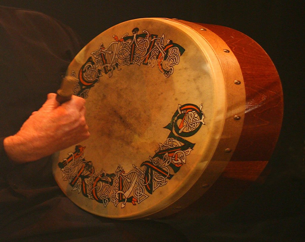 UdarasnaG's tweet photo. Féile Traid an Daingin @dingletradfest kicks off this Thursday 6th Sept and runs until Sunday. Plenty of music, singing and craic is promised. #Gaeltacht https://t.co/b6JjO4X1np