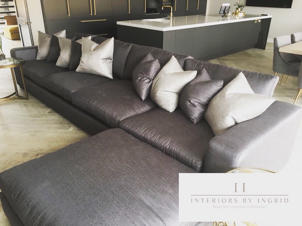 IngridInteriors's tweet photo. A LITTLE SNEAK PEEK...
one of our ongoing luxury projects in Cheshire
#openplankitchen #bespokesofa #chevrontile #italianceramictiles #brasspulls #luxuryinteriors #luxurykitchen #interiordesignercheshire
@IngridInteriors https://t.co/1mB8j2tiLE