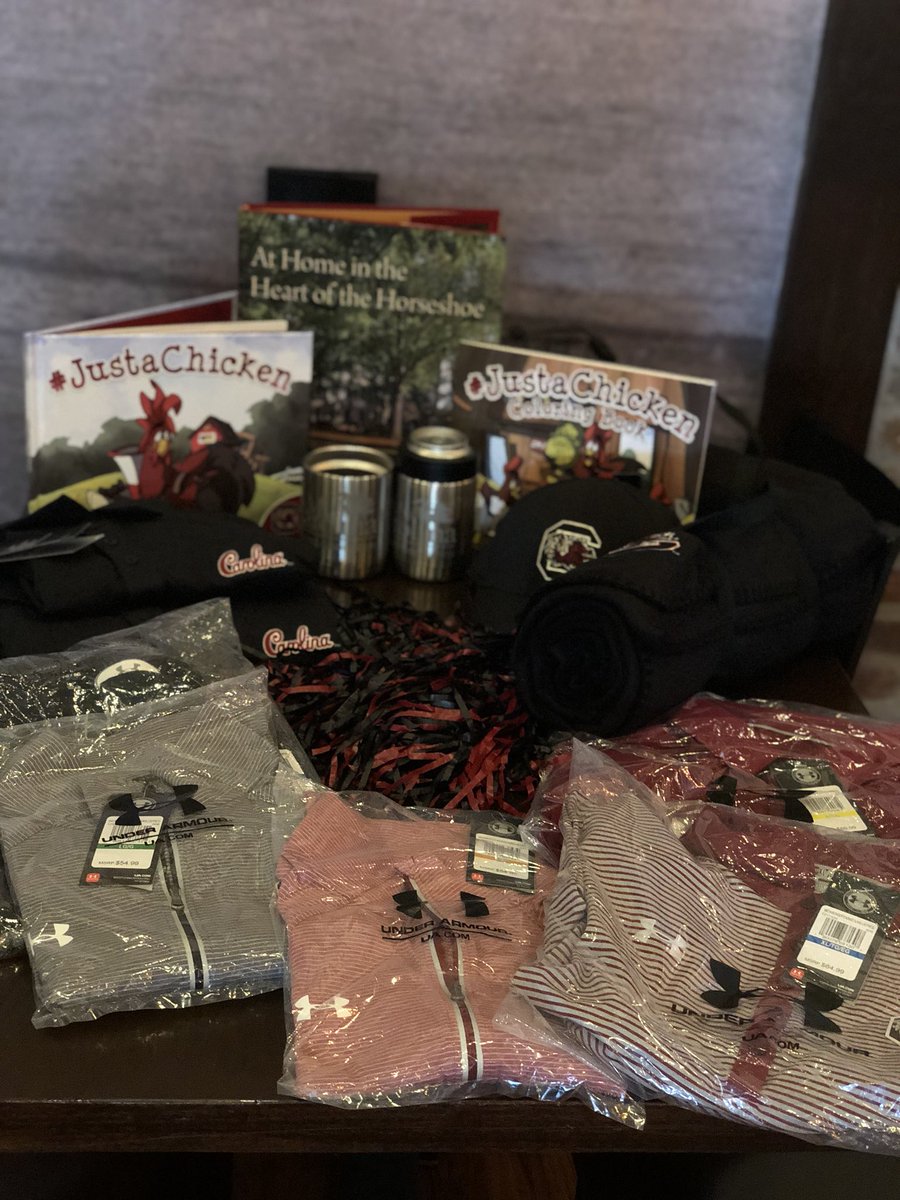 SCurtiiight's tweet photo. We are live from @EatAtMurphs in Atlanta for #USCDay for the @Braves vs Red Sox. Come by for food and giveaways! #ChopOn #GoCocks @MyCarolina https://t.co/WIXcCneLwv