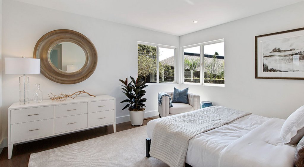 chrisdesigninc's tweet photo. Who says we can’t use white after Labor Day? 😜Happy Labor Day, ya’ll! #laborday #LaborDayWeekend2018 #interiordesign #interiordesigner #interiordecor #whiteroom #white #interiorinspo https://t.co/uXk9swhNRZ