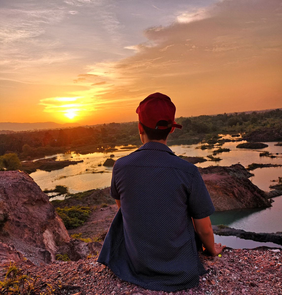 AliffRayyann's tweet photo. Guna phone murah ja wey #huaweip20pro but still nice tak macam iPhone 😪😂 #euww #niceview https://t.co/AWvlLlaJ7f