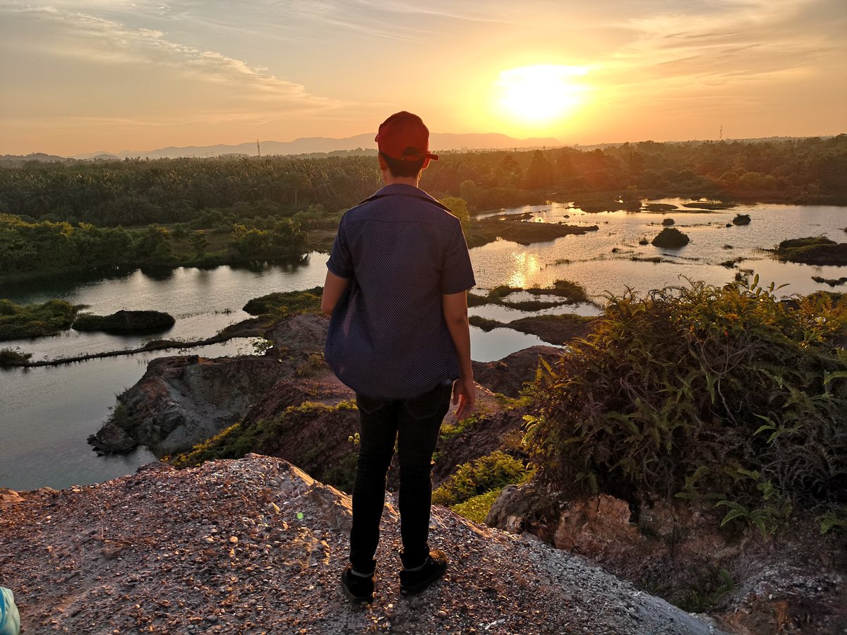 AliffRayyann's tweet photo. Guna phone murah ja wey #huaweip20pro but still nice tak macam iPhone 😪😂 #euww #niceview https://t.co/AWvlLlaJ7f