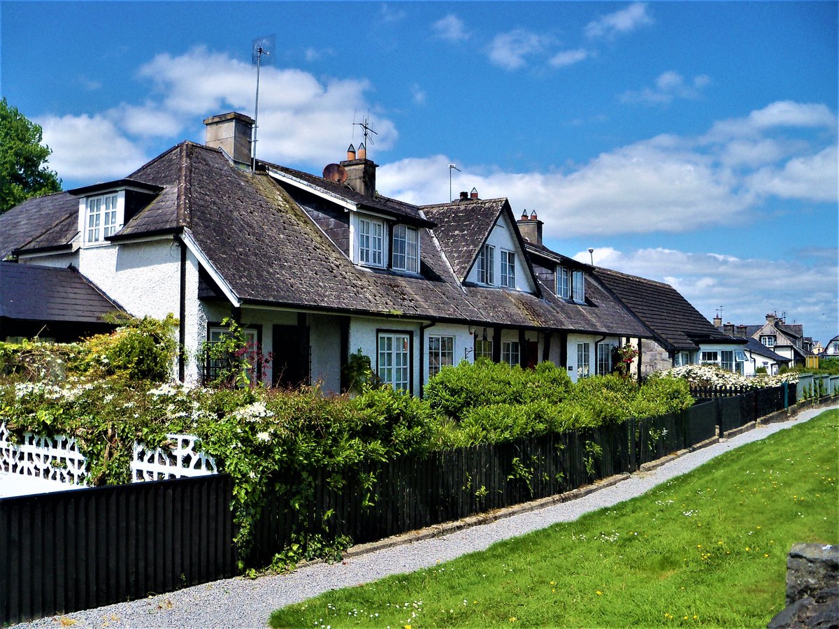 WanderFullBlog's tweet photo. #Beautiful #houses in #Adare, #Ireland (#Images by @jl_musgrave) #travel #wander #architecture #Irish #home #Eire #Europe #travelphotography #photography #village https://t.co/1Y8z4ReQY1