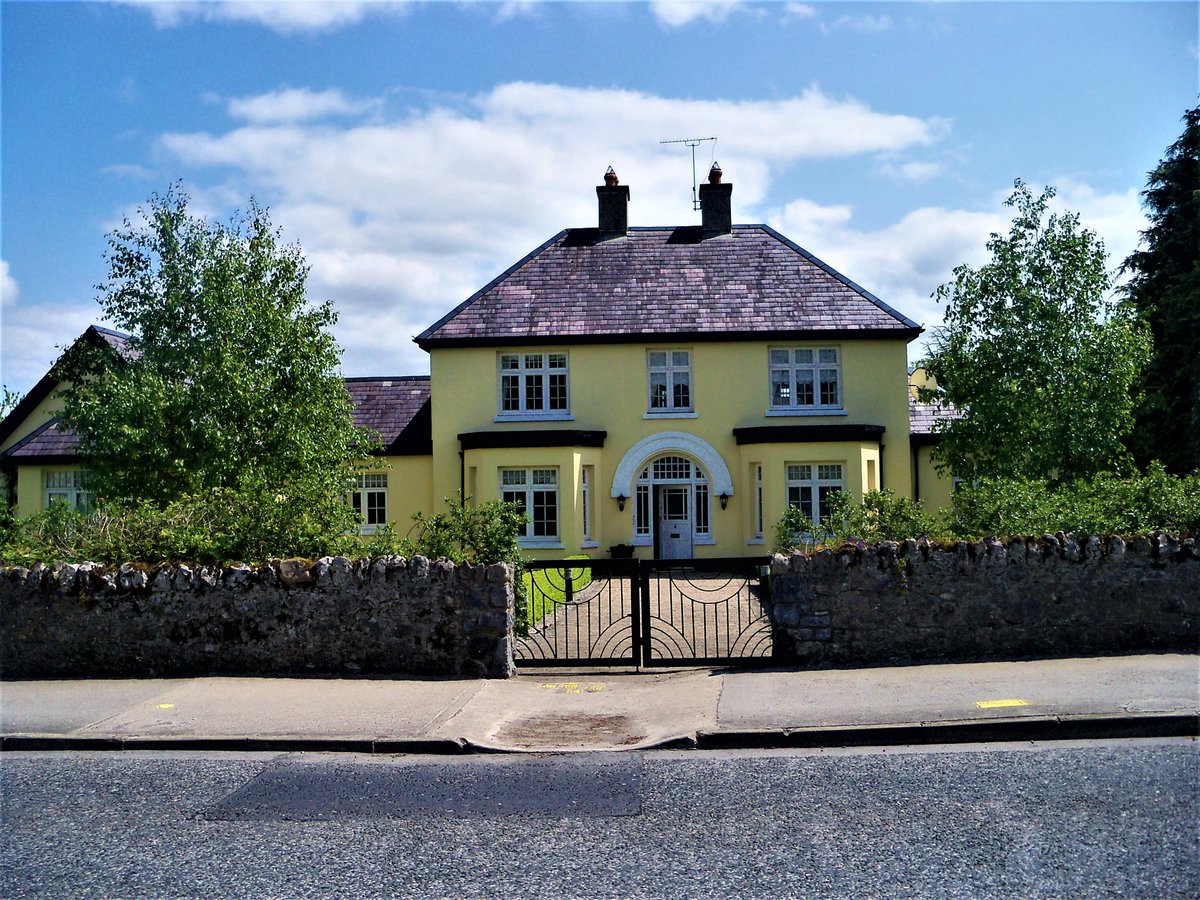 WanderFullBlog's tweet photo. #Beautiful #houses in #Adare, #Ireland (#Images by @jl_musgrave) #travel #wander #architecture #Irish #home #Eire #Europe #travelphotography #photography #village https://t.co/1Y8z4ReQY1