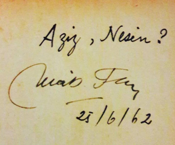 sefser0025's tweet photo. Necip Fazıl Kısakürek; Aziz Nesin'e kitabını imzalayarak hediye ederken bile mesaj vermiş.(Ne ayaksın?) Anlayana...
BÜYÜKSÜN ÜSTAD.... https://t.co/gfG9vy8pxi
