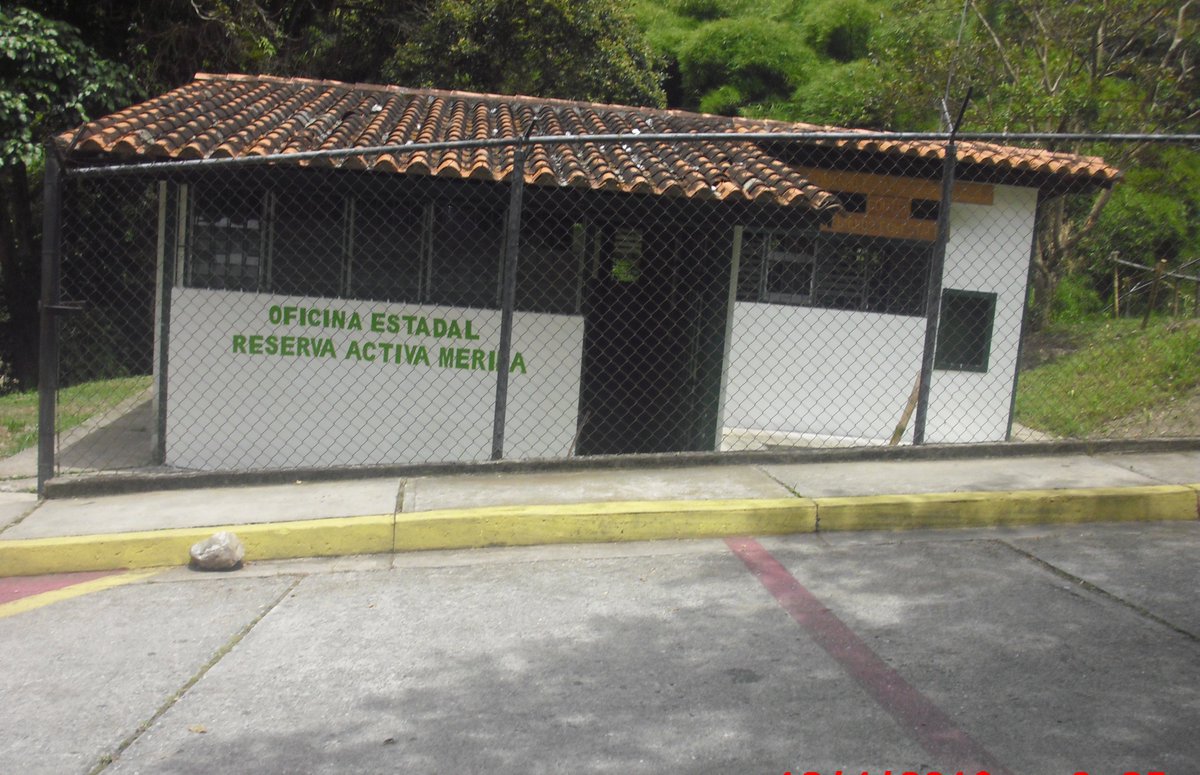 Reservactiva4's tweet photo. #03Sep Gracias al Cnel. (EJNB) Alejandro Delepiani Chacín, Director de la Reserva Activa Mérida se llevan a cabo arreglos, pintura y poda de áreas verdes en nuestra sede operativa.  #ElAhorroEsOro @gestionperfecta @NicolasMaduro @DPresidencia https://t.co/H0Aqg8UD7r