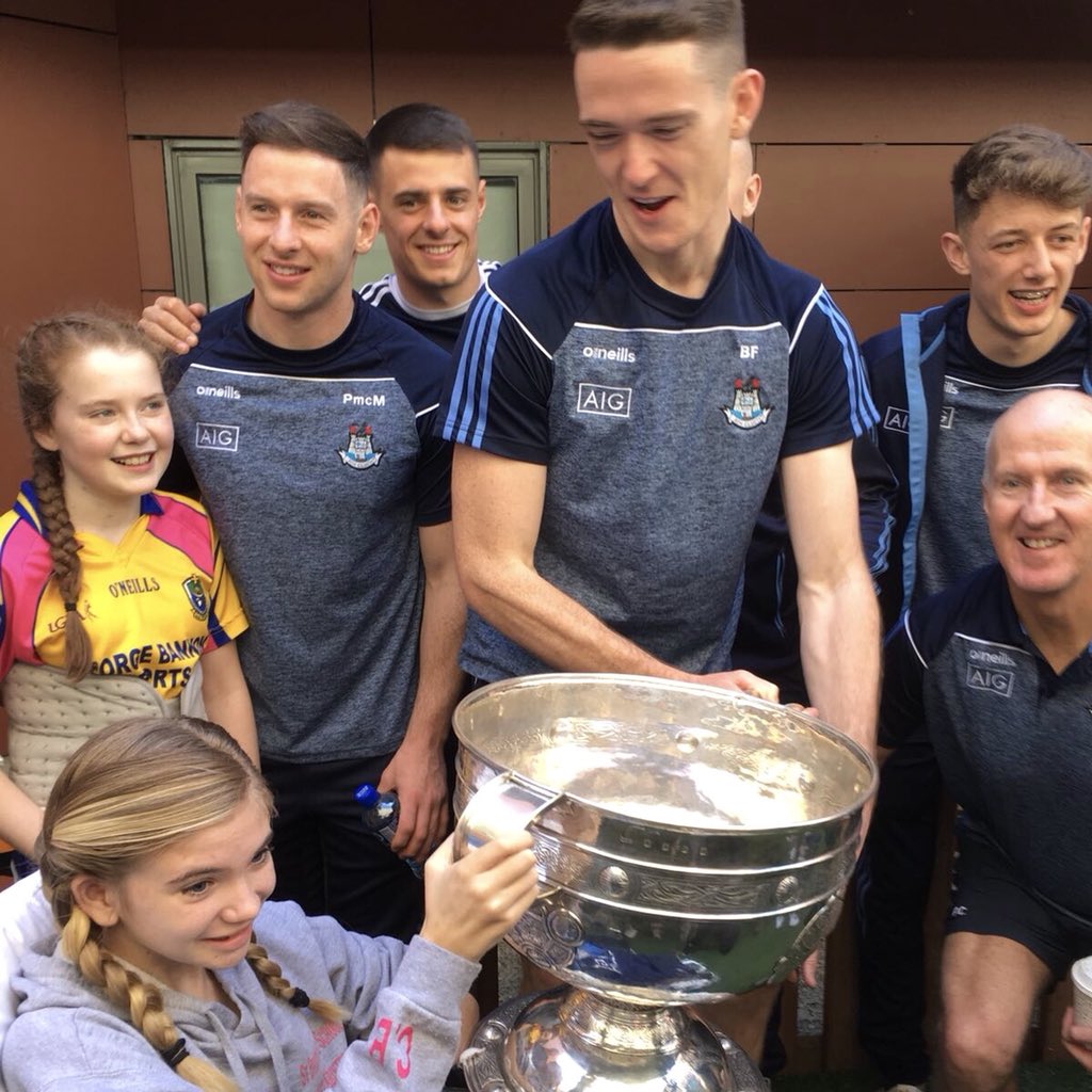 cli_'s tweet photo. Ella getting the inside scoop for @clubrossie @RoscommonGAA https://t.co/DozXg9aO8A