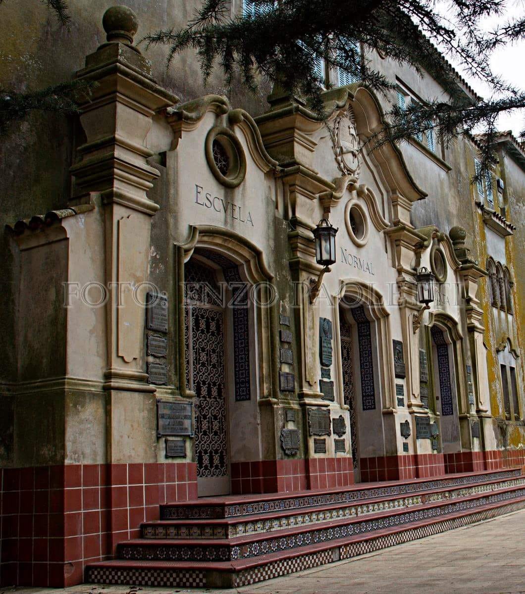 luisinacallega's tweet photo. “Con tu nombre se conserva altiva la sagrada misión de educar y en Las Flores se erige orgullosa, la gloriosa Escuela Normal”. 
Felices 101 años Escuela Normal❣️ https://t.co/AGAmxtenIx