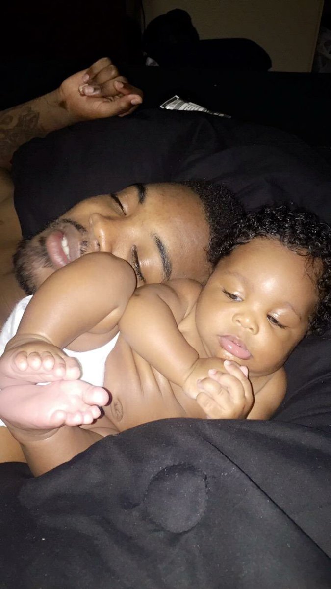 cryybabycaancer's tweet photo. I witnessed the most heart breaking moment 08/30/18 as my bestfriend received over the phone news that her baby’s father was in a car accident with 2 other people and they all 3 died after trying to get ahold of him for 24 hours. My heart hurts. Pierre watch over your fam❤️👼🏾 https://t.co/WGsDhtZksv