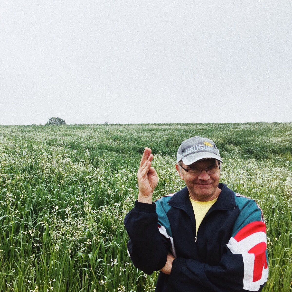 flowerkth's tweet photo. [🌾]

my dad pulled over the car on a road trip with my mom to take this picture and show me later because he looked like "that guy from bts you like"
i thought i should expose him being the cutest tae stan today, ᵍᶦᵛᵉ ʰᶦᵐ ˡᵒᵗˢ ᵒᶠ ˡᵒᵛᵉ

— #ARMYSelcaDay https://t.co/SEhz5oJcjk