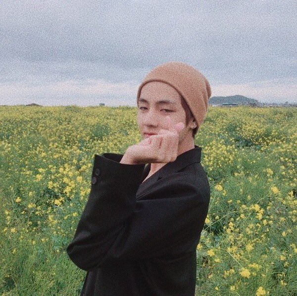 flowerkth's tweet photo. [🌾]

my dad pulled over the car on a road trip with my mom to take this picture and show me later because he looked like "that guy from bts you like"
i thought i should expose him being the cutest tae stan today, ᵍᶦᵛᵉ ʰᶦᵐ ˡᵒᵗˢ ᵒᶠ ˡᵒᵛᵉ

— #ARMYSelcaDay https://t.co/SEhz5oJcjk