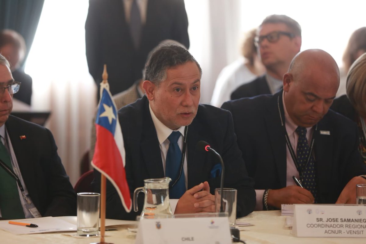 Minrel_Chile's tweet photo. AHORA: Director General de Asuntos Consulares y de Inmigración de @Minrel_Chile, Raúl Sanhueza, participa en la #ReuniónRegionalEc, encuentro que incluye a delegados de 12 países para analizar el tema de los flujos migratorios de ciudadanos venezolanos. https://t.co/yLDLvP3Dkb