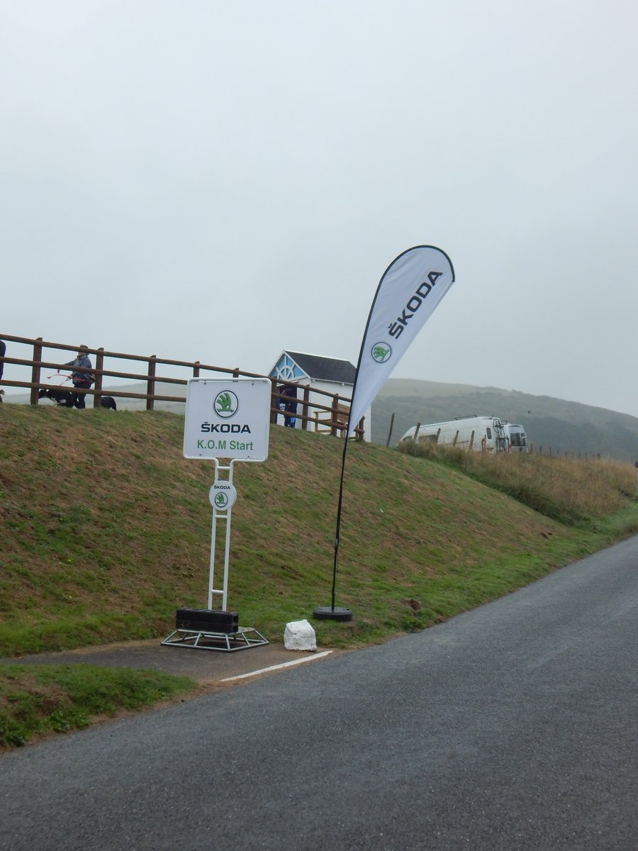 WoolacombeTIC's tweet photo. Well, that was exciting! #tourofbritain #devonstage #woolacombe #DevonToB2018 @GreatDevonDays @lovenorthdevon @ndgazette @NorthDevonNT @DevonLiveSport #kingofthemountain #challacombehill https://t.co/vepWMxBxa5