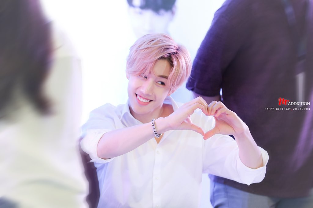 Maddiction_904's tweet photo. ❤️My heart belongs to you❤️

Happy birthday🐰🎂🎁🎉🥕🍕🍟🥂

@mtuan93 @DorineTuan 
#XCIIIMARKDAY 
#MARK #MARKTUAN
#段宜恩 #마크 #GOT7 https://t.co/nXl9c1OSnY