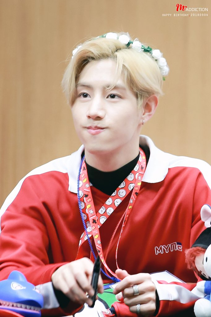 Maddiction_904's tweet photo. ❤️My heart belongs to you❤️

Happy birthday🐰🎂🎁🎉🥕🍕🍟🥂

@mtuan93 @DorineTuan 
#XCIIIMARKDAY 
#MARK #MARKTUAN
#段宜恩 #마크 #GOT7 https://t.co/nXl9c1OSnY