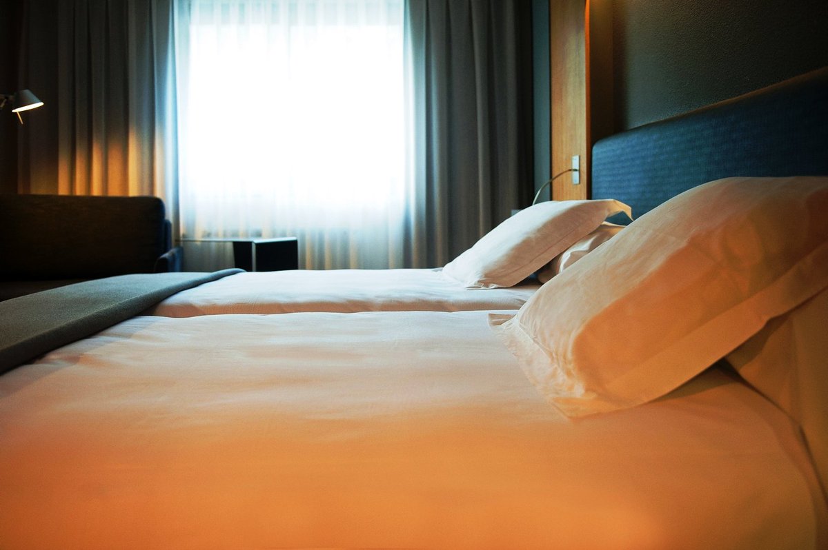 HotelRocBlanc's tweet photo. Les nostres habitacions Estàndards: càlides, modernes i confortables!
Nuestras habitaciones Estándar: cálidas, modernas y confortables! 
https://t.co/MCVmfyN2cq https://t.co/E8g1k70i2R