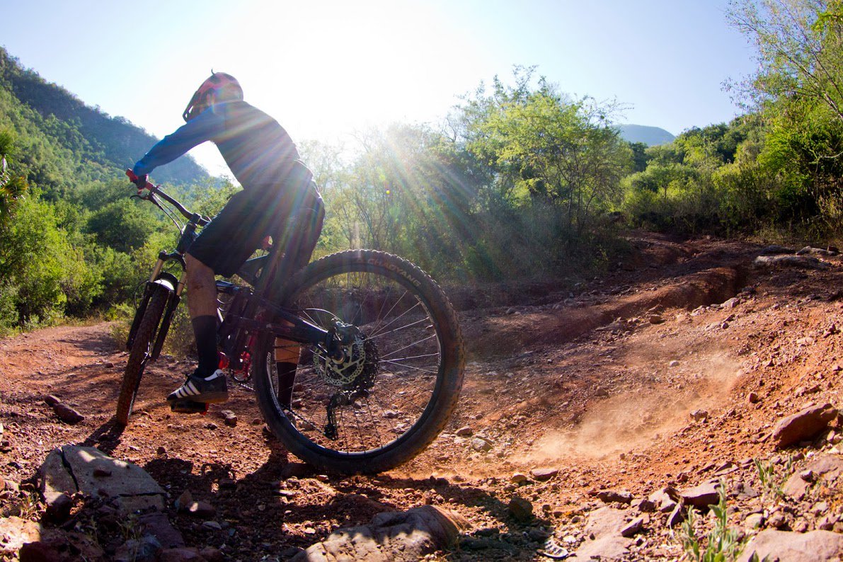 StadioMtb's tweet photo. Las curvas son divertidas! #mtb #montaña #azonic #mountain #bicicleta #bike #chaoyang https://t.co/UKq8sQa34F