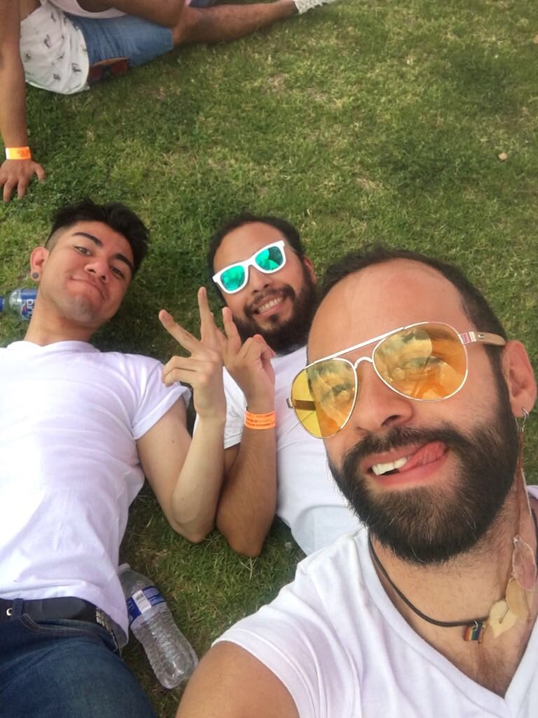 YaajMexico's tweet photo. Así vivimos el #MulticolorFest celebrando la juventud y la diversidad #Holi #Gay #BuenLunes https://t.co/3Jbkx416CS