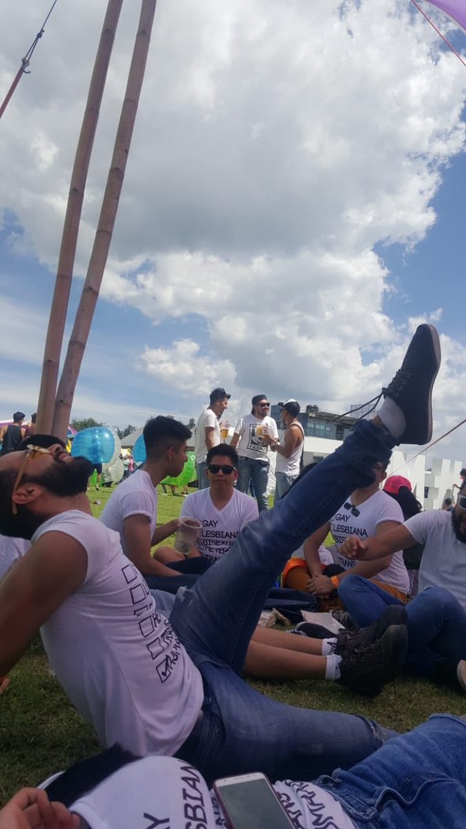 YaajMexico's tweet photo. Así vivimos el #MulticolorFest celebrando la juventud y la diversidad #Holi #Gay #BuenLunes https://t.co/3Jbkx416CS