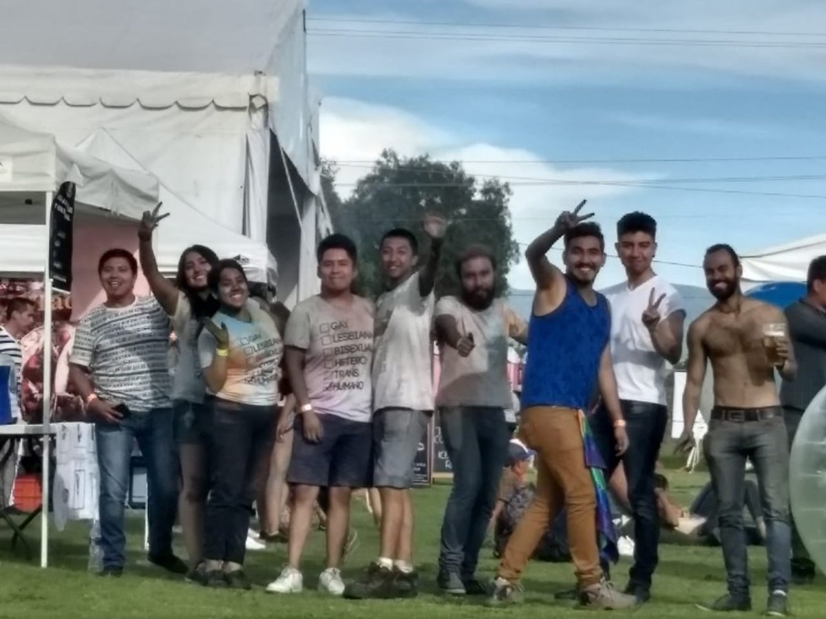 YaajMexico's tweet photo. Así vivimos el #MulticolorFest celebrando la juventud y la diversidad #Holi #Gay #BuenLunes https://t.co/3Jbkx416CS