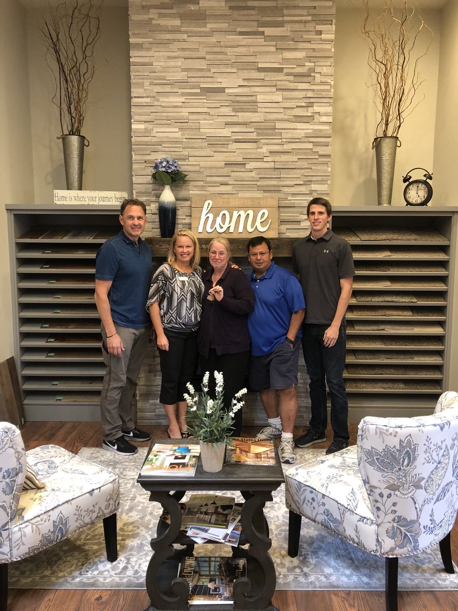 Happy #homeowner! Congrats Jorge and Denise! 🏡