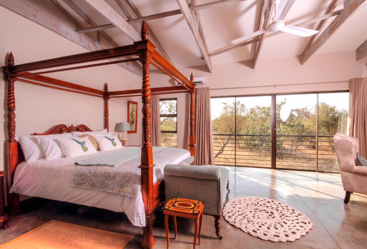 TravelGround's tweet photo. Fall asleep in the honeymoon suite at Bushveld Terrace on Kruger, and wake up to bush right by your window! https://t.co/xDKjVsqgSu @bushveldterrace @mphappenings @limpopotourism @golimpopo @southafricaTO #PhalaborwaGate #KrugerPark #FindYourEscape https://t.co/zs0HjpGoYY