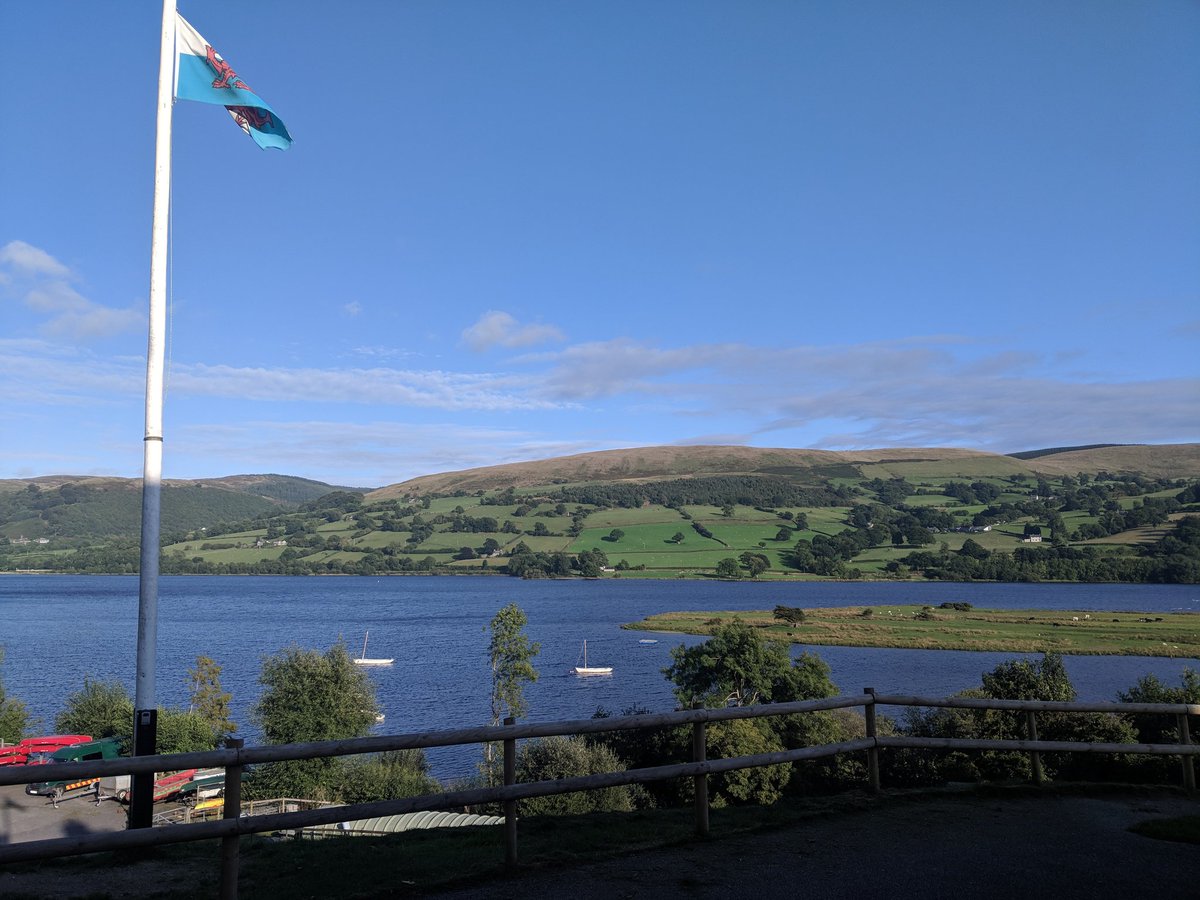 Am olygfa berffaith am groesawiad <a href="/YsgolGwynllyw/">Ysgol Gymraeg Gwynllyw</a> I <a href="/glan_llyn/">Gwersyll Glan-llyn</a> #TaithIrGogledd #GwynllywYngLanLlyn