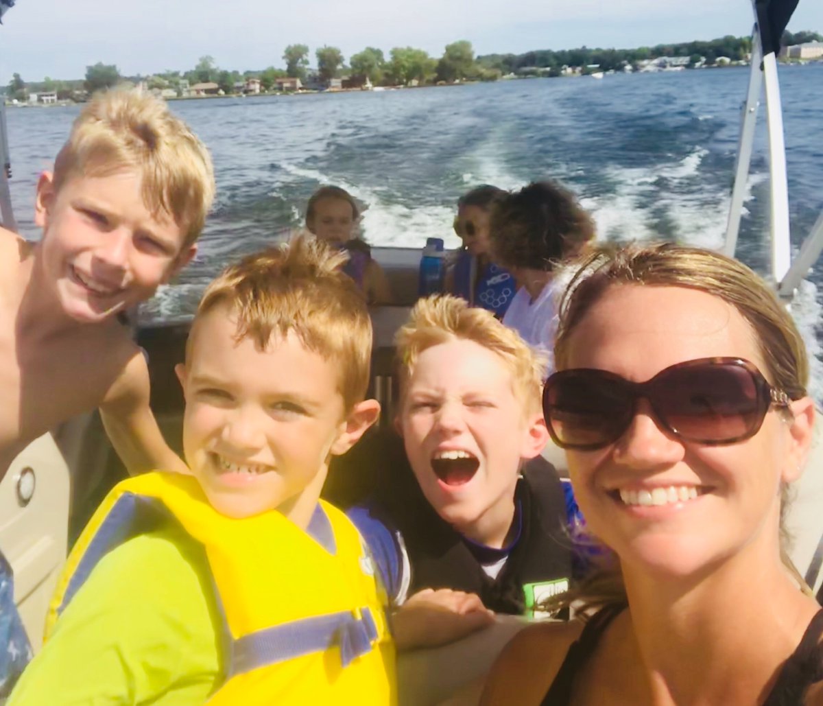 OklianaFarms's tweet photo. #HappyLaborDay2018 #agtwitter! Hope everyone is enjoying time with friends & family πΊπΈπΊπΈπΊπΈ
#LakeLife #LakeRats https://t.co/yUVXPrTC7U
