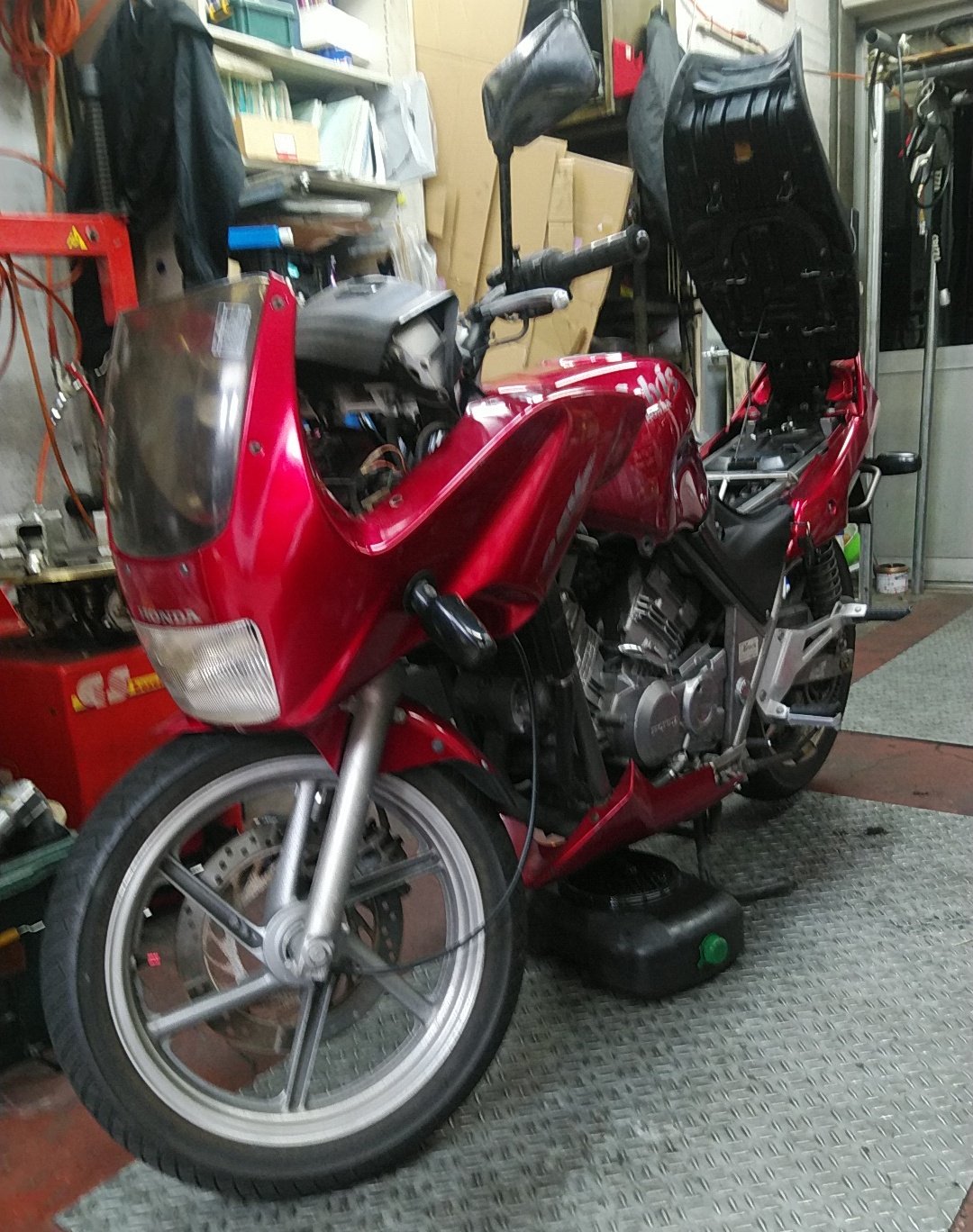 激しいバイク屋牛込柳町アトラクティブ 激しい名車 ホンダゼルビス ただいま２週連続でゼルビスの納車整備中 ゼルビスはマニアックな車両です 僕はｖｔ２５０ｆボルドールとも言ってます このビキニカウルが優れもの ゼルビス 今年は
