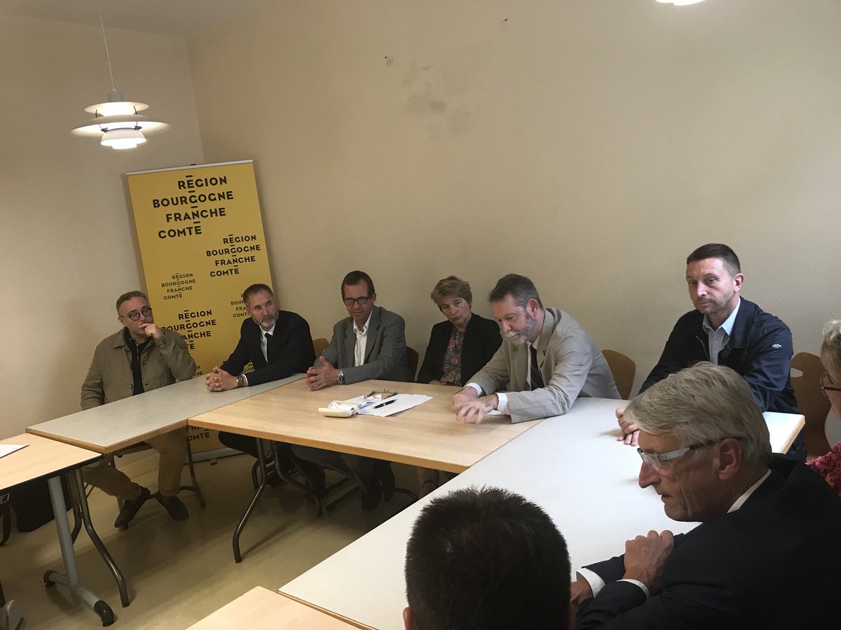NathalieBcoulet's tweet photo. #Rentrée2018 @ChanetJF aborde également la #ReformeDuLycée, #DuBac, la logique de complémentarité est primordiale, @MarieGuiteDufay évoque le travail conjoint sur #Orientation https://t.co/ICIJsnwqpd