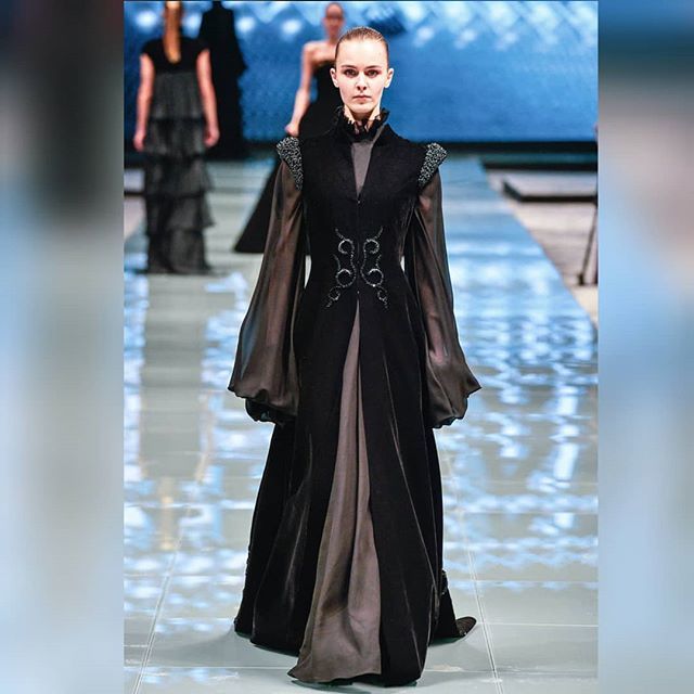 annaveronikam's tweet photo. What a gorgeous gown ๐@bibisara_boutique
Fashion week is around the corner ๐๐ผSee you soon there ๐
#bibisara #blackgown #fw #afw #hairstyle #runway #fashionweekmilan #production @line_up_official #majormodelsmilan @majormodelsmilan https://t.co/vrE2lWYKD4 https://t.co/0BSXeCH3WH