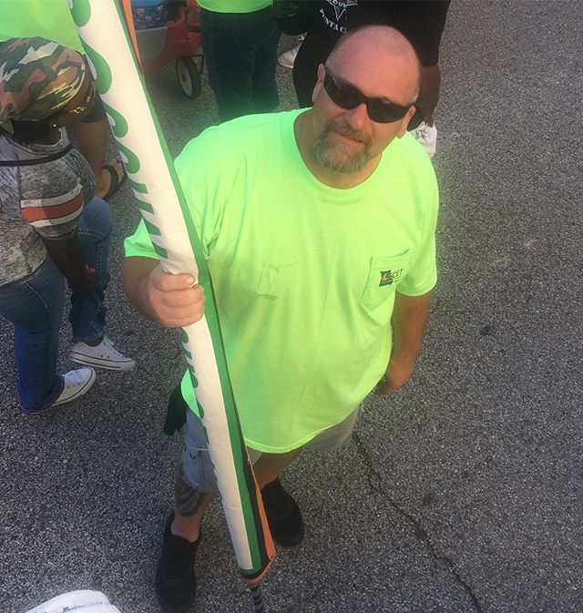 craftqueenstl's tweet photo. Representing Local 42, holding the banner 😊 🇺🇸❤️🤘🏻#labordayparade2018 #liuna #unionstrong #local42 #celebratingsolidarity https://t.co/n7TeT1mXYt https://t.co/QxfRcbt60r