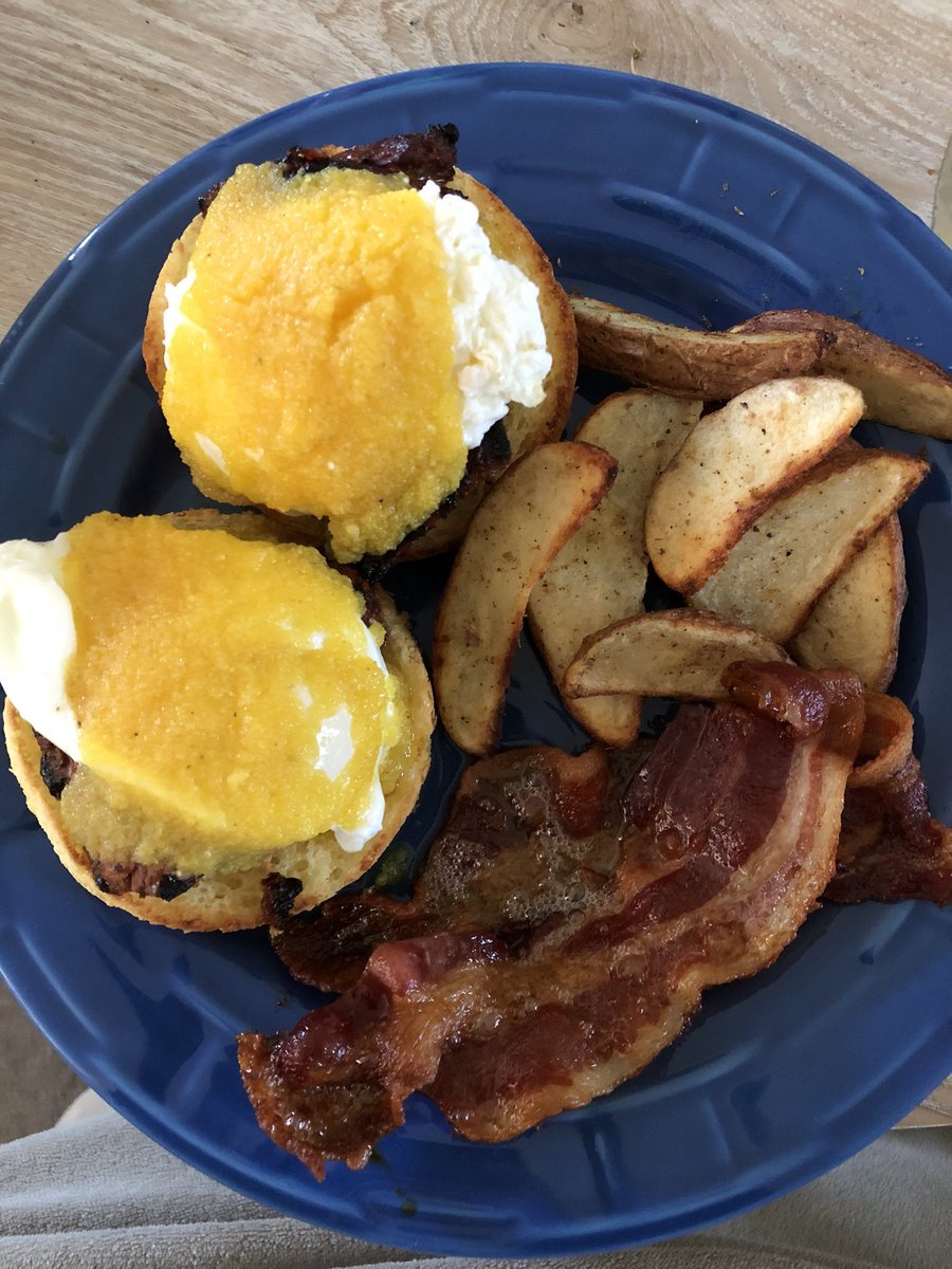 CatyRoche's tweet photo. Really missed gym and breakfast mornings with @ReachTopShelf ๐ช๐ผ๐ฅ๐ณ#BreakfastOnPoint #CarneAsadaBenedict #Bacon #Babe #Breakfast https://t.co/G4GU3m2uVq