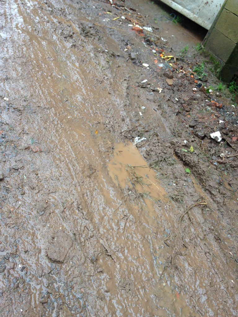 AndersonCris27's tweet photo. Parabéns há prefeitura de Caxias do Sul - RS, estragaram a rua, parabens mesmo, se fosse para fazer essa porcaria nem fazia então !! É uma vergonha NACIONAL a segunda maior cidade do Rio Grande do Sul ainda ter ruas assim !! 
#Nacional #Rbs #globo #Brasil #obrasilqueeuquero https://t.co/2lSWaJyv2R