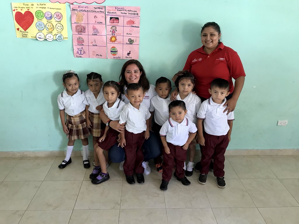 vjimenezortega's tweet photo. Es un gusto visitar a padres y madres de familia, Lider comunitario y niños de la Escuela #Conafe de #Tekat #Mocochá trabajando en equipo tenemos mejores resultados. #Yucatán @CONAFE_mx https://t.co/xAbld0tWov