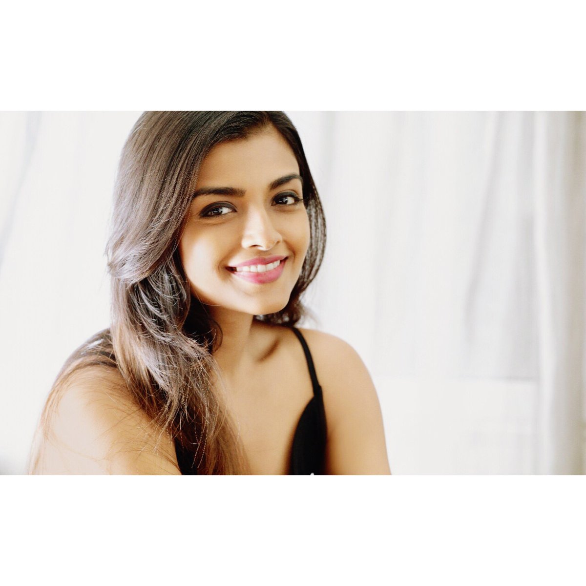 ashnazaveri's tweet photo. Worry less and smile often ✨#upyourvibe #alwaysgetsbetter #positvity
~love and shine ❤️ AZ https://t.co/U0wdm0hVBT