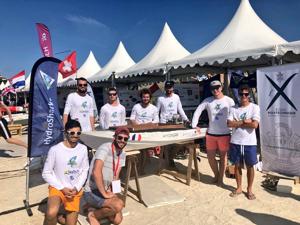 E55Charging's tweet photo. L'équipe #hydrosharks de SeaTech de @univtoulon est en place pour ses premiers tests sur l'eau ⛵🌊 @HYDROCONTEST #SaintTropez #hydrocontest #ElectricVehicles #boatsoftomorrow #innovation https://t.co/MCy7BGhUK1