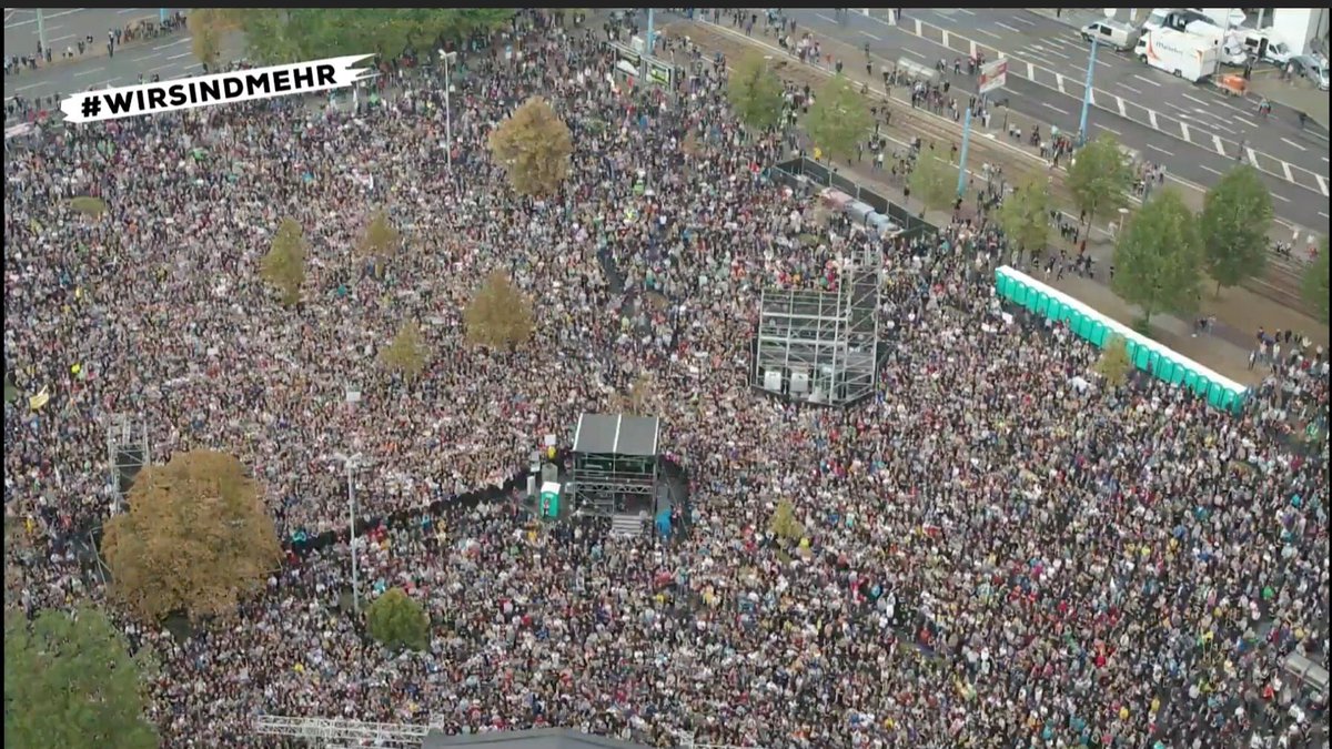 KeinBockAufNazi's tweet photo. Kann losgehen! #wirsindmehr #chemnitz https://t.co/v18UkkWj45