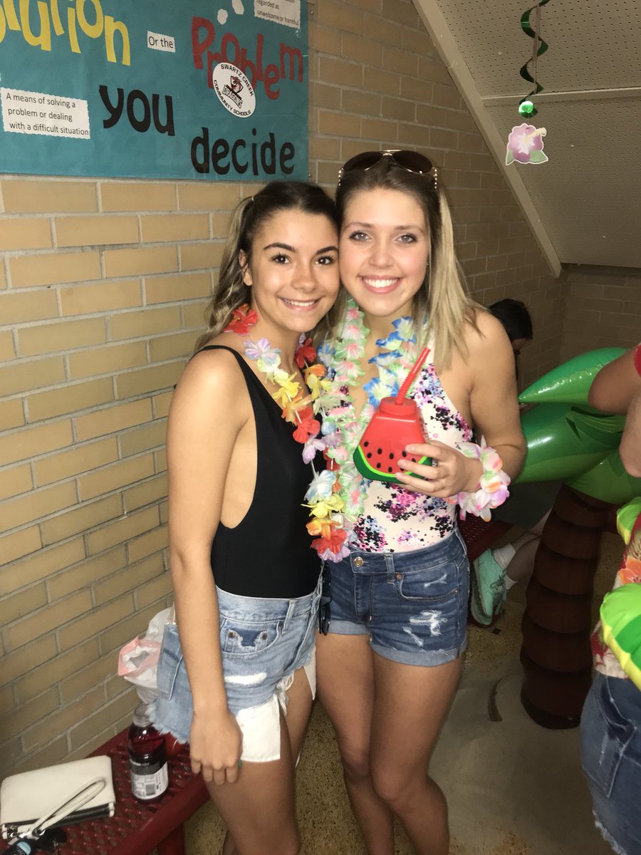 BriDilley20's tweet photo. Happy birthday chey girl !!!! ❣️💓🥂 enjoy this day and make the most of it 🎂🌼💋 miss you friend <3 @cheystraughen https://t.co/JxeswjsVxF