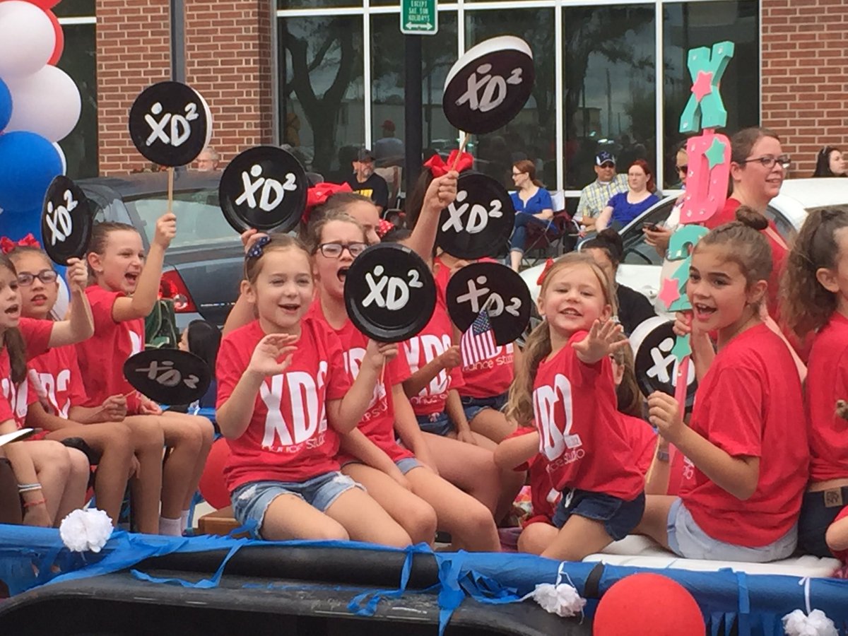 SHS_Richey's tweet photo. #XD2 and #SachseU representing well at the Labor Day parade!! https://t.co/5VNs2d7kvi