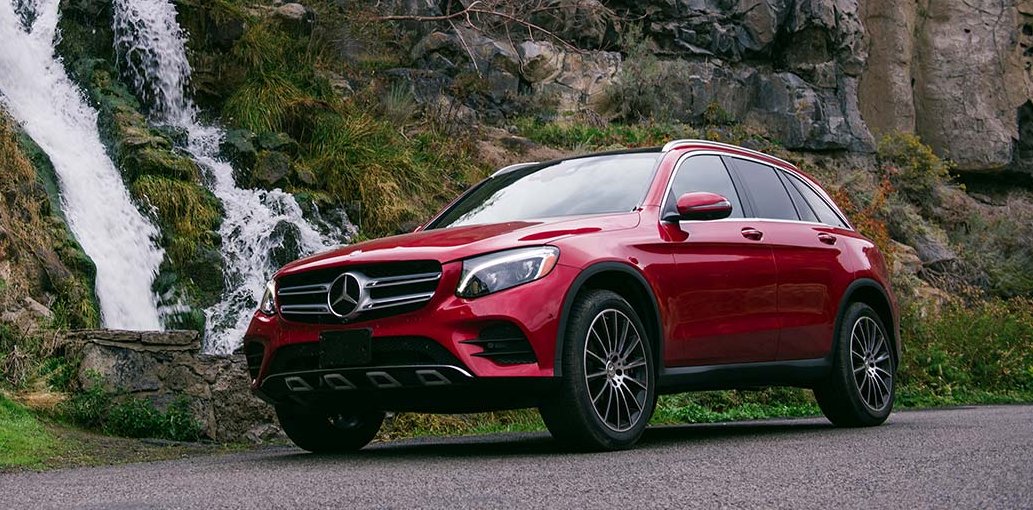 mbfortwayne's tweet photo. Show off your #patriotic side in a new Mercedes-Benz. https://t.co/LrN8GlNylB